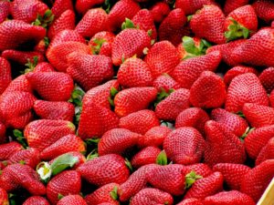 Erdbeeren für perfekte weiße Zähne